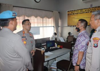 Kapolresta Deli Serdang Kombes Pol. Irsan Sinuhaji, melakukan inspeksi ke Sentra Pelayanan Kepolisian Terpadu (SPKT)./ doc.ist