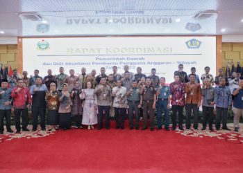 Bupati Asahan Terima Penghargaan Opini WTP 5 Kali Berturut diserahkan langsung oleh Gubernur Sumatera Utara Edy Rahmayadi./ doc.ist