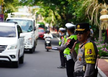 Kapolda Bali Irjen Pol. Putu Jayan Danu Putra, melaksanakan Pemantauan dan pengamanan di Area taman hutan raya Mangrove./ DOC.IST