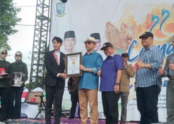 Penyerahan Rekor MURI./ AMPAR