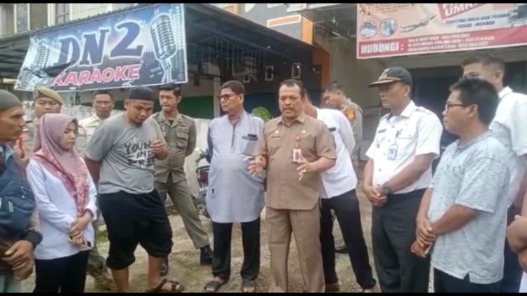 Kasat Pol-PP Merangin Larang Wartawan Meliput./ AMPAR