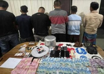 Enam Pria di Tangkap Polisi Beserta Barang Bukti (BB)./ AMPAR