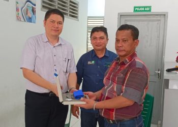 Penyerahan Bantuan Secara Simbolis./ DOC.IST