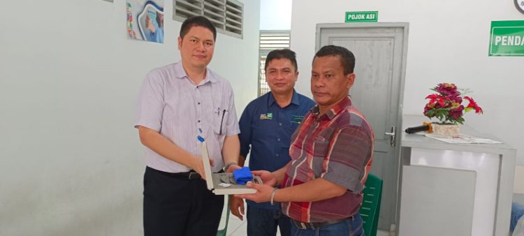 Penyerahan Bantuan Secara Simbolis./ DOC.IST
