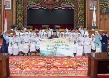Ketua DPRD Edi Purwanto Terima Fieldtrip Siswa SD Islam Al Azhar 57 Jambi/ doc.ist