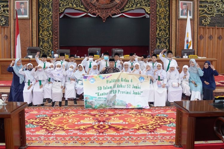 Ketua DPRD Edi Purwanto Terima Fieldtrip Siswa SD Islam Al Azhar 57 Jambi/ doc.ist