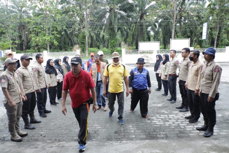 Kementerian Sosial Republik Indonesia (Kemensos RI) melalui Direktorat Perlindungan sosial Korban Bencana Alam (PKBA) menyerahkan bantuan kepada warga Kabupaten Asahan./ DOC.IST