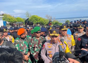 Kapolri Jenderal Listyo Sigit Prabowo meninjau posko Brimob Pura Geger Bali guna persiapkan pengamanan penyelenggaraan Konferensi Tingkat Tinggi (KTT) G20 di Bali./ DOC.IST