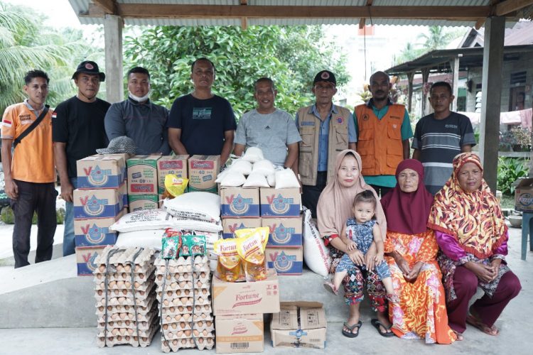 Pemkab Asahan Salurkan Bantuan Kepada Masyarakat yang Terdampak Musibah./ DOC.IST