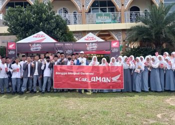 PT Sinar Sentosa Primatama (Sinsen) Gelar Edukasi Safety Riding bersama Siswa SMA Al Azhar, Rabu (28/12). Foto: Humas Honda Jambi