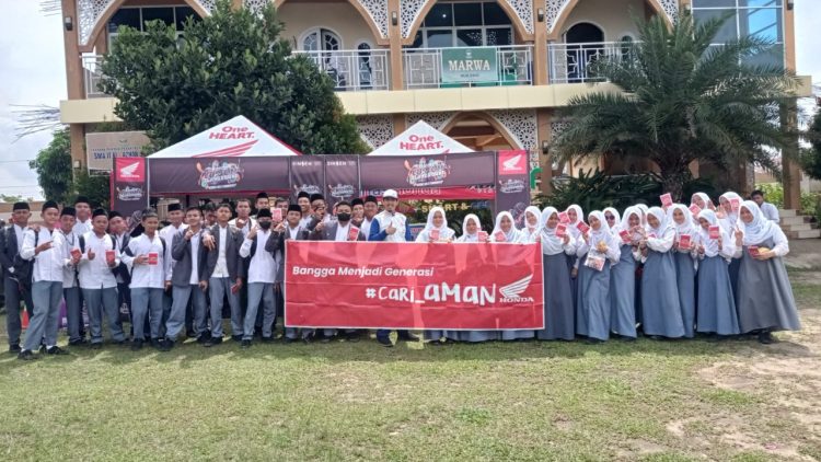 PT Sinar Sentosa Primatama (Sinsen) Gelar Edukasi Safety Riding bersama Siswa SMA Al Azhar, Rabu (28/12). Foto: Humas Honda Jambi