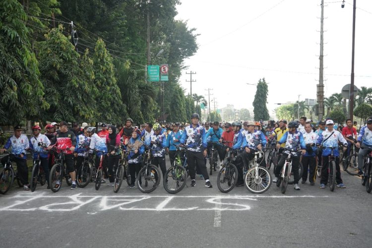 Semarakkan HUT PGRI, Bupati Asahan Lepas Peserta Gowes / doc.ist