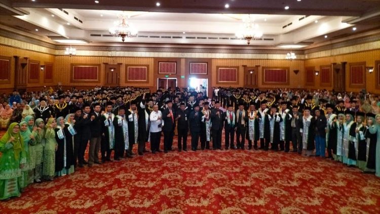 Gubernur Jambi, Al Haris hadiri acara wisuda STAI Ma’arif Jambi di Abadi Convention Center, Rabu (7/12/2022)./ DOC.ST