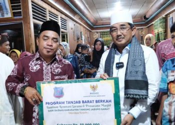 Bupati Tanjab Barat, Anwar Sadat Silaturahmi dengan Masyarakat Desa Sungai Dualap./ DOC.IST