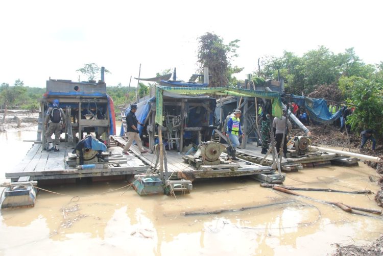 Polda Jambi melakukan penertiban PETI di kawasan Sungai Buluh, Rimbo Tengah, Kabupaten Muaro Bungo. Rabu, (14/12)/ doc.ist