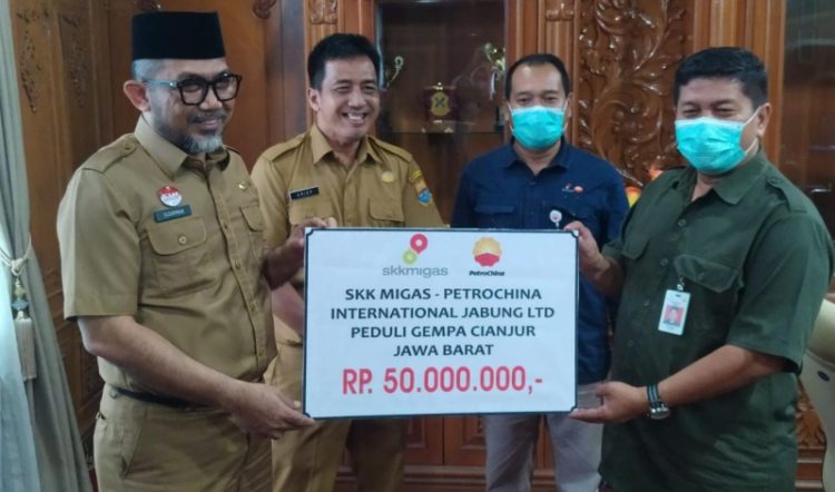 PetroChina International Jabung Ltd. menyalurkan dana bantuan  senilai 50 juta rupiah melalui Pemerintah Provinsi Jambi./ doc.ist