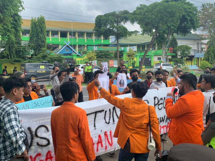 Mahasiswa UNJA saat Melakukan Aksi/ Foto: Dok pribadi