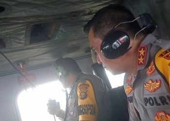 Kapolda Jambi, Irjen Pol Rusdi Hartono, melakukan pemantauan dari udara guna memastikan situasi keamanan dan ketertiban masyarakat (Kamtibmas) aman di saat perayaan Natal di Jambi, Minggu (25/12) / Foto: humas Polda Jambi