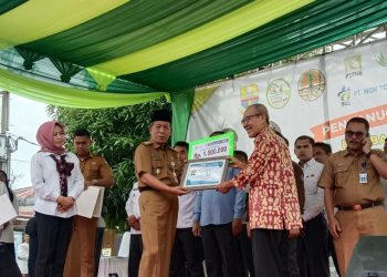 Dinas Lingkungan Hidup (DLH) provinsi Jambi menggelar puncak acara Kampung Mantap Lingkungan Hidup di kelurahan Legok, kecamatan Danau Sipin, Kota Jambi pada Senin (26/12) / Foto: Meli/ Ampar