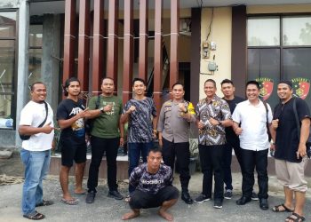 Pelaku saat di amankan Satreskrim Polres Merangin, Senin (26/120 / Foto: Ade/ Ampar