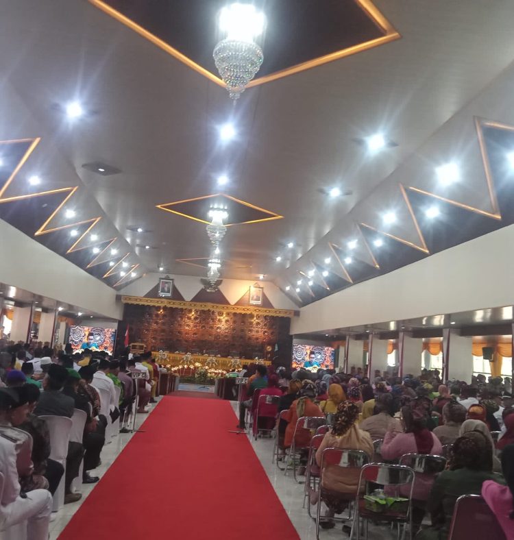 Perayaan HUT Merangin ke-73 Didalam Gedung DPRD, Kamis (22/12). Foto: Anton/Ampar.id