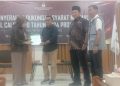 Elviana saat menyerahkan berkas pendaftaran dokumen pendaftaran calon DPRD Ri di KPU Jambi, Rabu (21/12) / Foto: Juanda Ampar