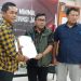 Edi Endra saat menyerahkan berkas dukungan untuk syarat pencalonan DPD RI ke KPU provinsi Jambi/ Foto: Dok.Pribadi