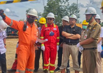 SKK Migas bersama Kontraktor Kontrak Kerja Sama (KKKS) PetroChina International Jabung Ltd. menerima kunjungan Wakil Menteri Tenaga Kerja Republik Indonesia Afriansyah Noor di area NEB#9 dan area WBD-7 di Kabupaten Tanjung Jabung Barat, Provinsi Jambi./ (Foto: Humas SKK MIgas)