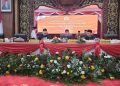 Ketua DPRD Provinsi Jambi, Edi Purwanto memimpin langsung rapat papiruna istimewa dalam rangka memperingati HUT ke-66 Provinsi Jambi, Jumat (6/1)/ (Foto: Alan/Ampar)