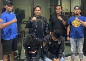 Kedua  Pelaku Pencurian Kabel PLN saat diamankan Tim Elang Polres Merangin pada 18 Desember 2022 lalu / (Foto: Humas Polres Merangin)