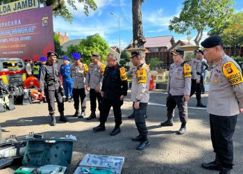 Karo Ops Polda Jambi, Kombes Pol. Feri Handoko pimpin Apel Konsolidasi Operasi Lilin dan Apel Kesiapsiagaan Satgas Kontijensi Dalam Menghadapi Bencana Hidrometorologi Polda Jambi/ Foto: Alan/ ampar