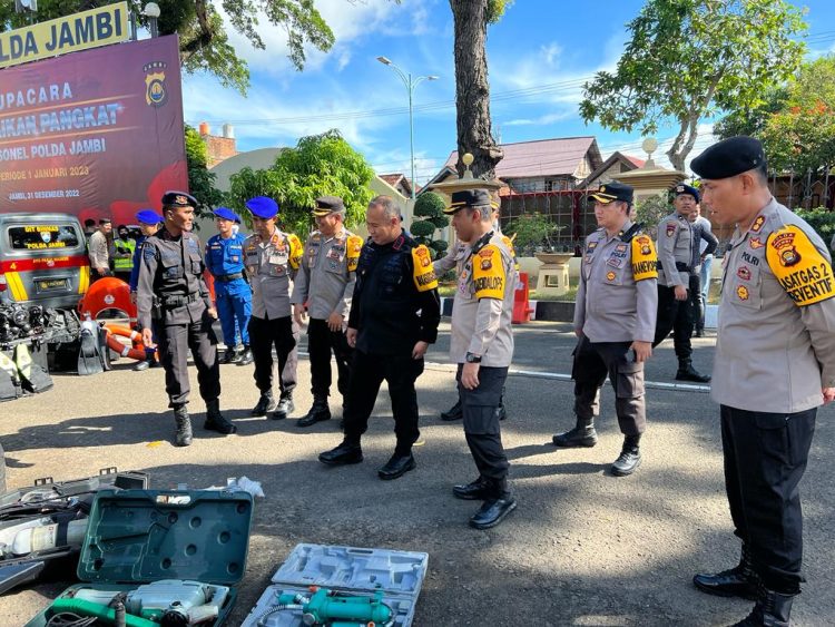 Karo Ops Polda Jambi, Kombes Pol. Feri Handoko pimpin Apel Konsolidasi Operasi Lilin dan Apel Kesiapsiagaan Satgas Kontijensi Dalam Menghadapi Bencana Hidrometorologi Polda Jambi/ Foto: Alan/ ampar