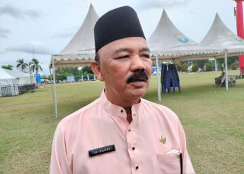 M Fauzi Kadis PUPR Provinsi Jambi saat diwawancarai ampar.id, Rabu (4/1) dilapangan Gubernur jambi/ (Foto: Juanda/ampar)