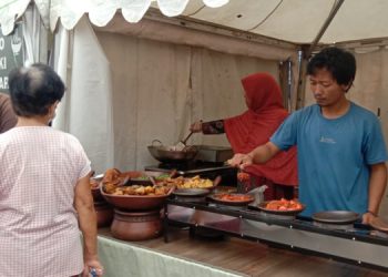 Pelaku UMKM di Jambi Mantap Expo 2023, Sabtu (7/1/2023). Foto: Meli/Ampar