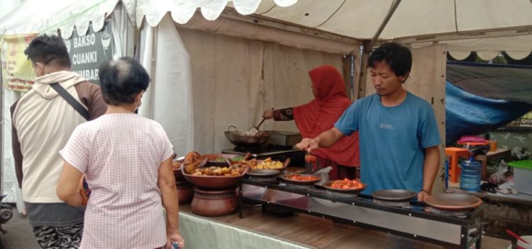 Pelaku UMKM di Jambi Mantap Expo 2023, Sabtu (7/1/2023). Foto: Meli/Ampar