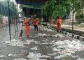 Tampak Masih Banyak Sampah di Sekitaran Kantor Gubernur Jambi, Senin (9/1/2023). Foto: Meli/ Ampar