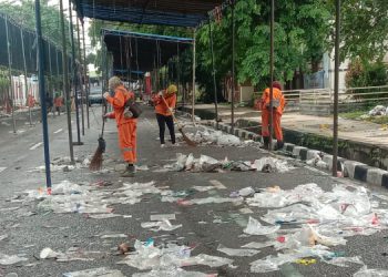 Tampak Masih Banyak Sampah di Sekitaran Kantor Gubernur Jambi, Senin (9/1/2023). Foto: Meli/ Ampar