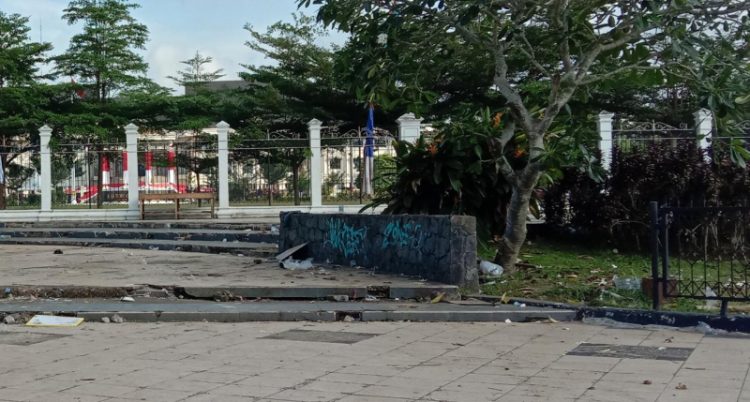 Masih Tampak Smapah di Sekitaran Kantor Gubernur Jambi, Selasa (10/1/2023). Foto: Meli