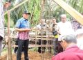 Gusnan Mulyadi, menghadiri peletakan batu pertama pembanngunan Gedung Suluk Tarekat Naqsabandiyah, di Desa Talang Padang, Kec Pino Raya, Kamis (12/1/23). Foto: Sugianto/ Ampar