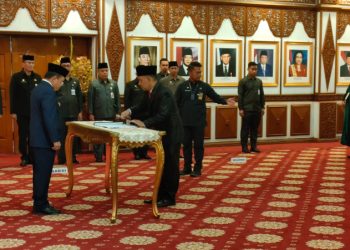 Gubernur Jambi, Al Haris Lantik 54 Pejabat Eselon III di Lingkup Pemprov Jambi, Jumat (13/1/2023). Foto: Jp/ Ampar