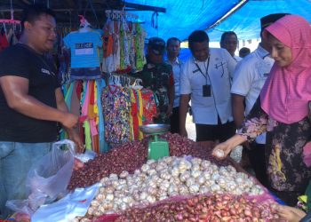 Bupati Romi Kerahkan Tim TPID Pantau Harga. Foto: Jp/ Ampar