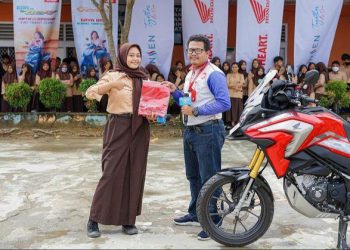 PT Sinar Sentosa Primatama (Sinsen) Gelar  PT Sinar Sentosa Primatama (Sinsen) di SMAN 4 Jambi, SMAN 10 Jambi dan SMK Purnama 1 Jambi. Foto: Humas Honda Jambi