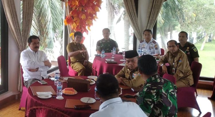 Gubernur Al Haris rapat bersama forum koordinasi pimpinan daerah (Forkopimda) dan Organisasi Perangkat Daerah (OPD)/ (Foto: Meli)