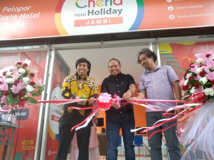 Travel Cheria Halal Holiday cabang Jambi resmi beroperasi. Foto: Alan/ Ampar