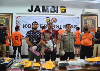 Barang bukti Sabu dan Ganja hasil tangkapan Polda Jambi diperlihatakan saat Konferensi Pers/ (Foto: Lilik )