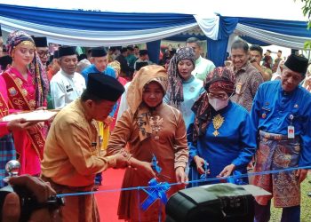 Gubernur Jambi, Al Haris, Membuka Jambi Mantap Expo 2023, Selasa (3/1). Foto: Meli/Ampar