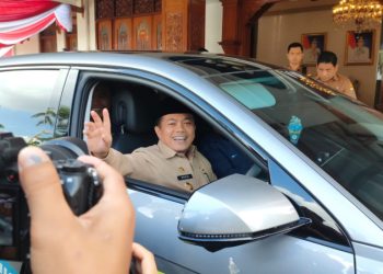 Al Haris saat Test Drive Mobil Listrik, Selasa (10/1/2023). Foto: Riky