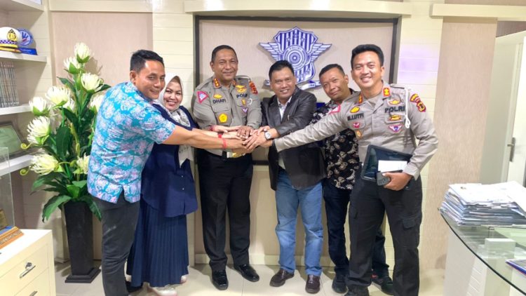 DPRD Jambi Saat menyambangi Ditlantas Polda Jambi/  (Foto: hadian)