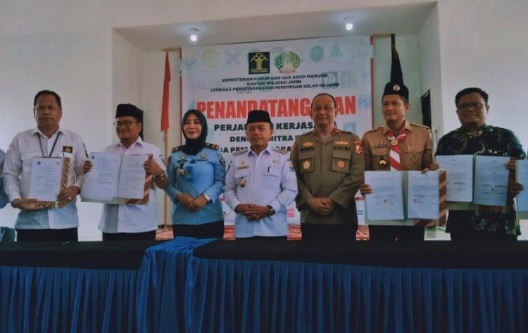Gubernur Jambi, Al Haris di Aula Lapas Kelas II B Jambi Sengeti Muaro Jambi. Rabu (1/2/2023). Foto: Meli/ Ampar