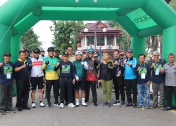 Gubernur Jambi, Al Haris lepas peserta Fun Bike Gowes to Gambut. Foto: Humas Kominfo